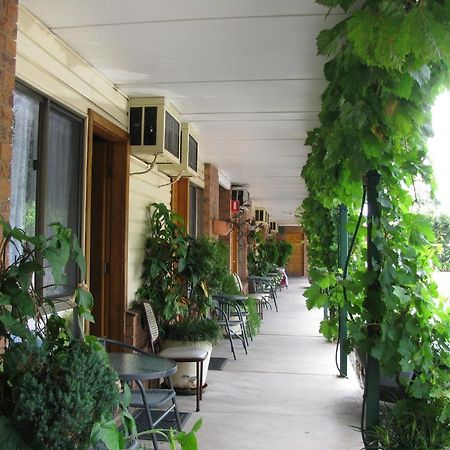 The Wayfarer Motel Мъсуелбрук Екстериор снимка